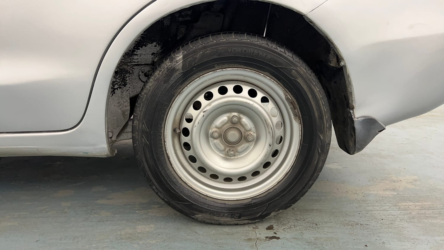Used 2014 Honda Amaze 1.2 EX i-VTEC Petrol Manual tyres LEFT REAR TYRE RIM VIEW