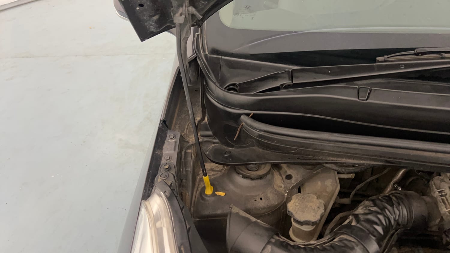 Used 2019 Hyundai Grand i10 Sportz 1.2 Kappa VTVT Petrol Manual engine ENGINE RIGHT SIDE HINGE & APRON VIEW