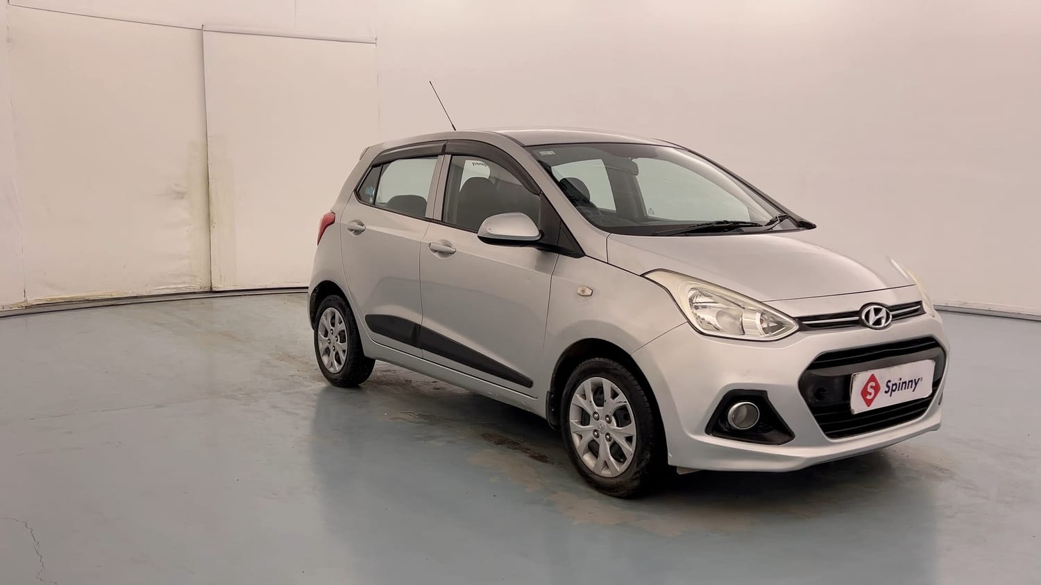 Used 2015 Hyundai Grand i10 Magna 1.2 Kappa VTVT Petrol Manual exterior RIGHT FRONT CORNER VIEW