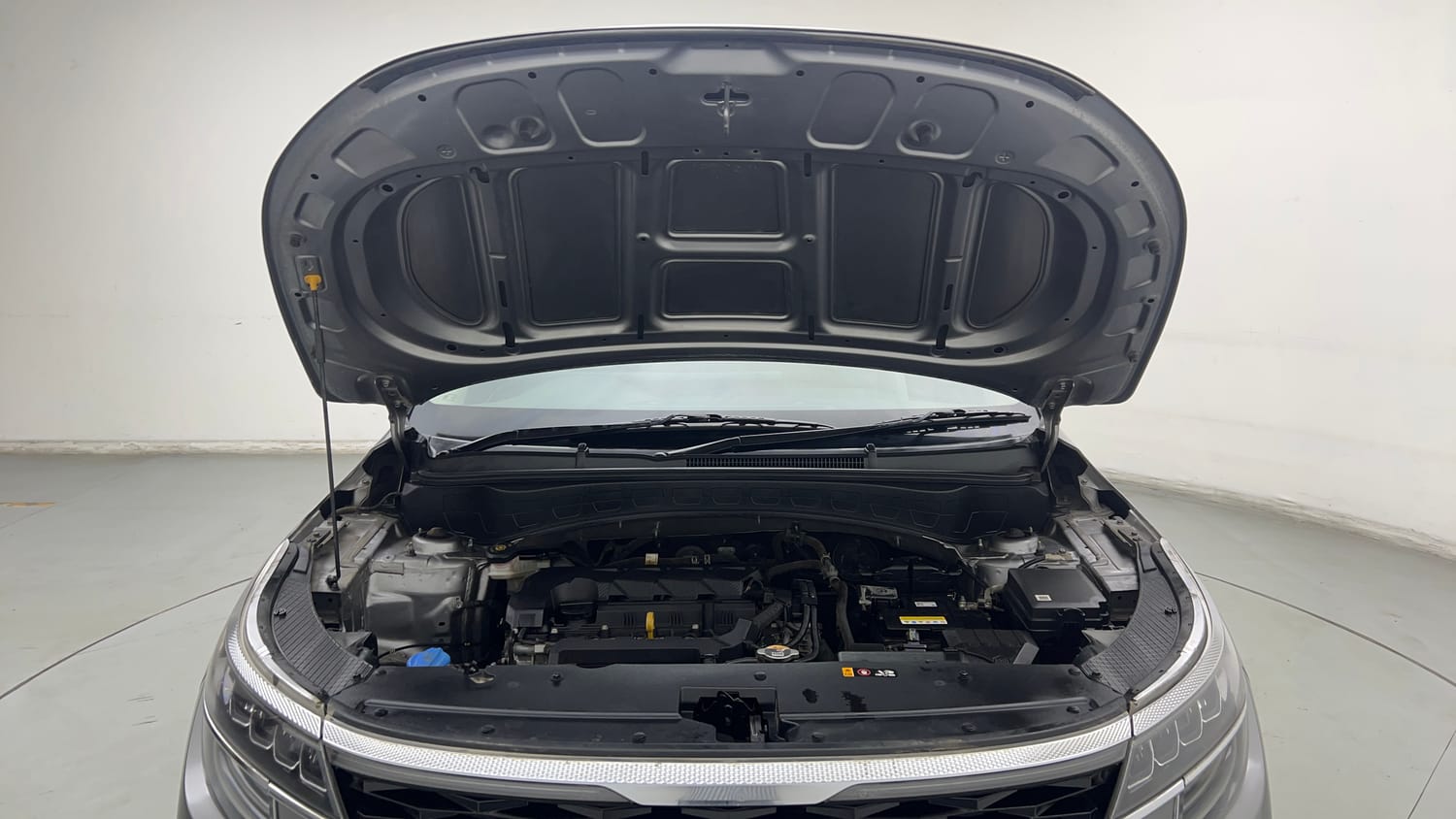 Used 2022 kia Seltos HTX 1.5 IVT Petrol Automatic engine ENGINE & BONNET OPEN FRONT VIEW