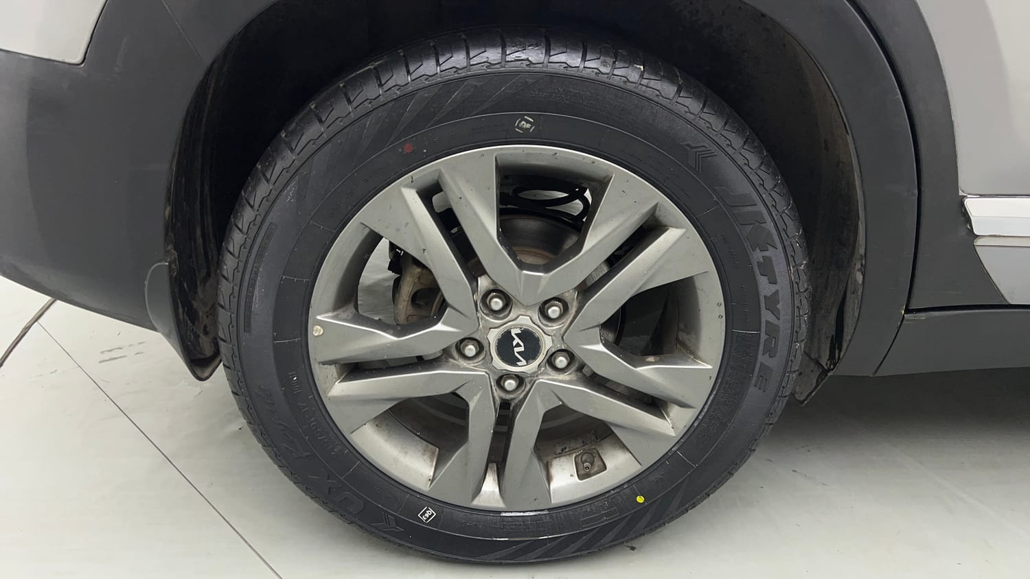 Used 2022 kia Seltos HTX 1.5 IVT Petrol Automatic tyres RIGHT REAR TYRE RIM VIEW