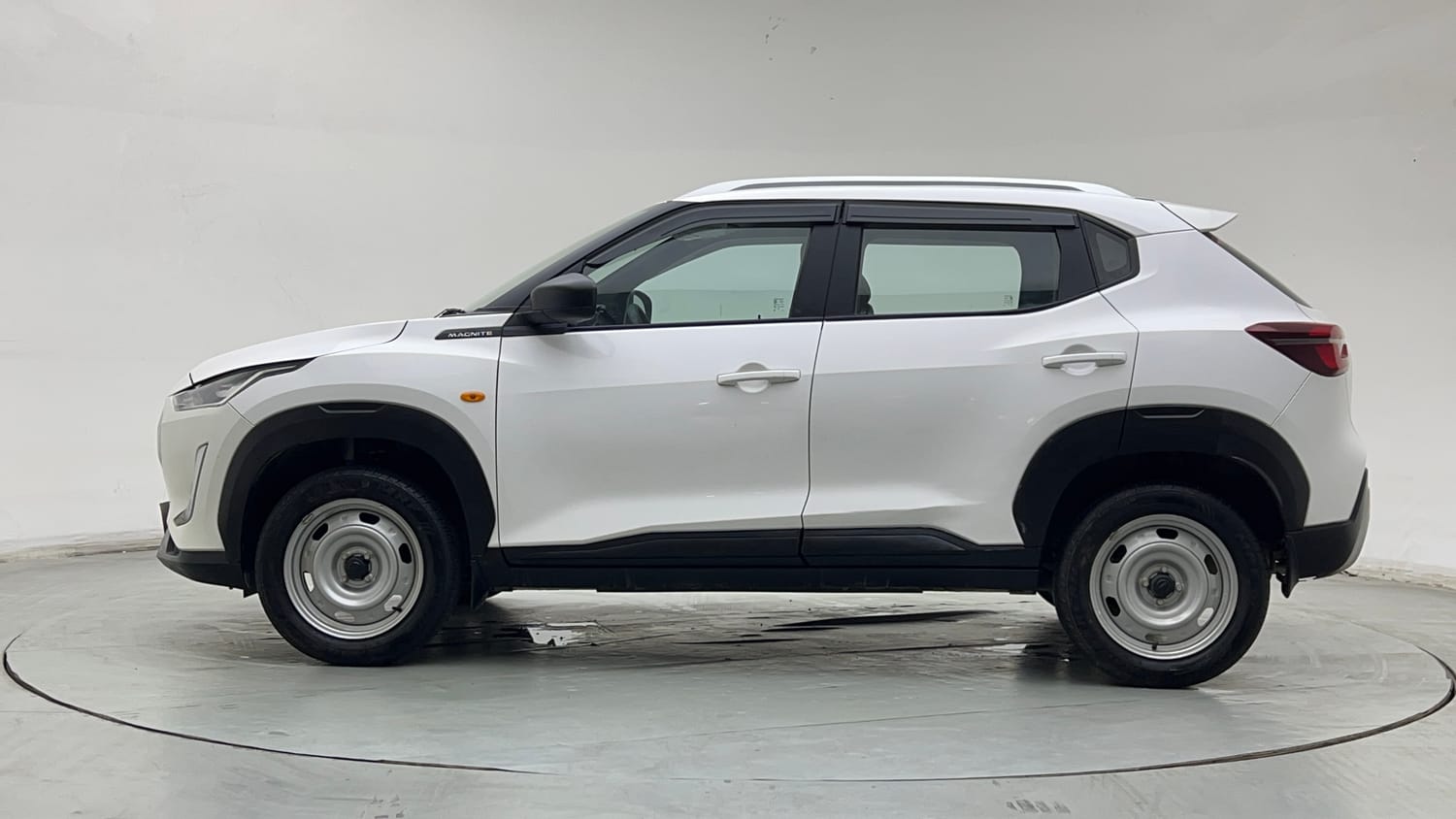 Used 2024 Nissan Magnite XE Petrol Manual exterior LEFT SIDE VIEW