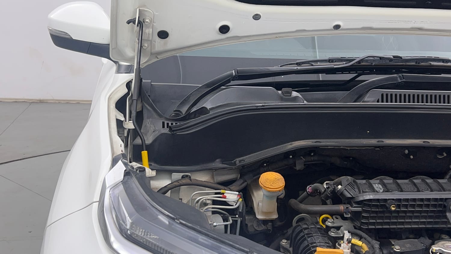 Used 2023 Tata Punch Accomplished AMT Petrol Automatic engine ENGINE RIGHT SIDE HINGE & APRON VIEW