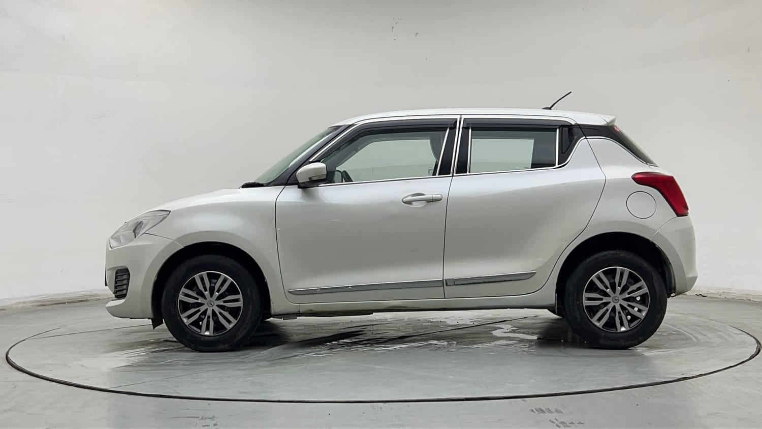 Used 2023 Maruti Suzuki Swift VXi Petrol Manual exterior LEFT SIDE VIEW