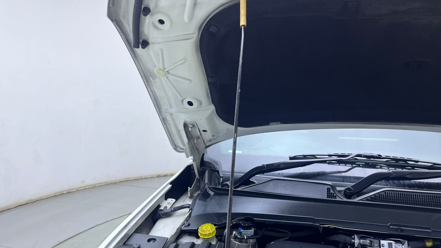 Used 2022 Jeep Compass Model S (O) Diesel 4x4 AT Diesel Automatic engine ENGINE RIGHT SIDE HINGE & APRON VIEW