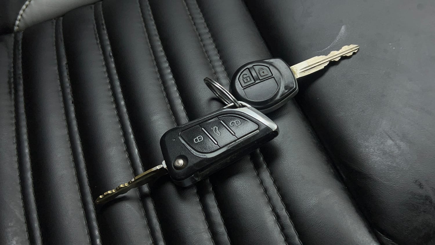 Used 2014 Maruti Suzuki Swift ZXi Petrol Manual extra CAR KEY VIEW