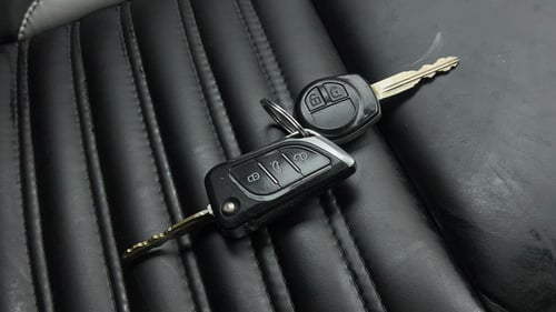 Used 2014 Maruti Suzuki Swift ZXi Petrol Manual extra CAR KEY VIEW