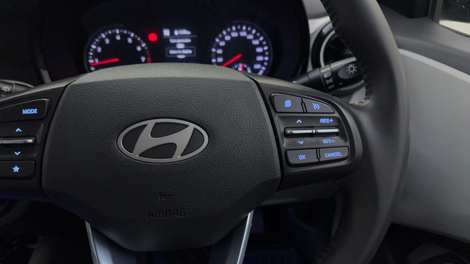 Used 2025 Hyundai Grand i10 Nios Asta 1.2 Kappa AMT Petrol Automatic top_features Cruise control