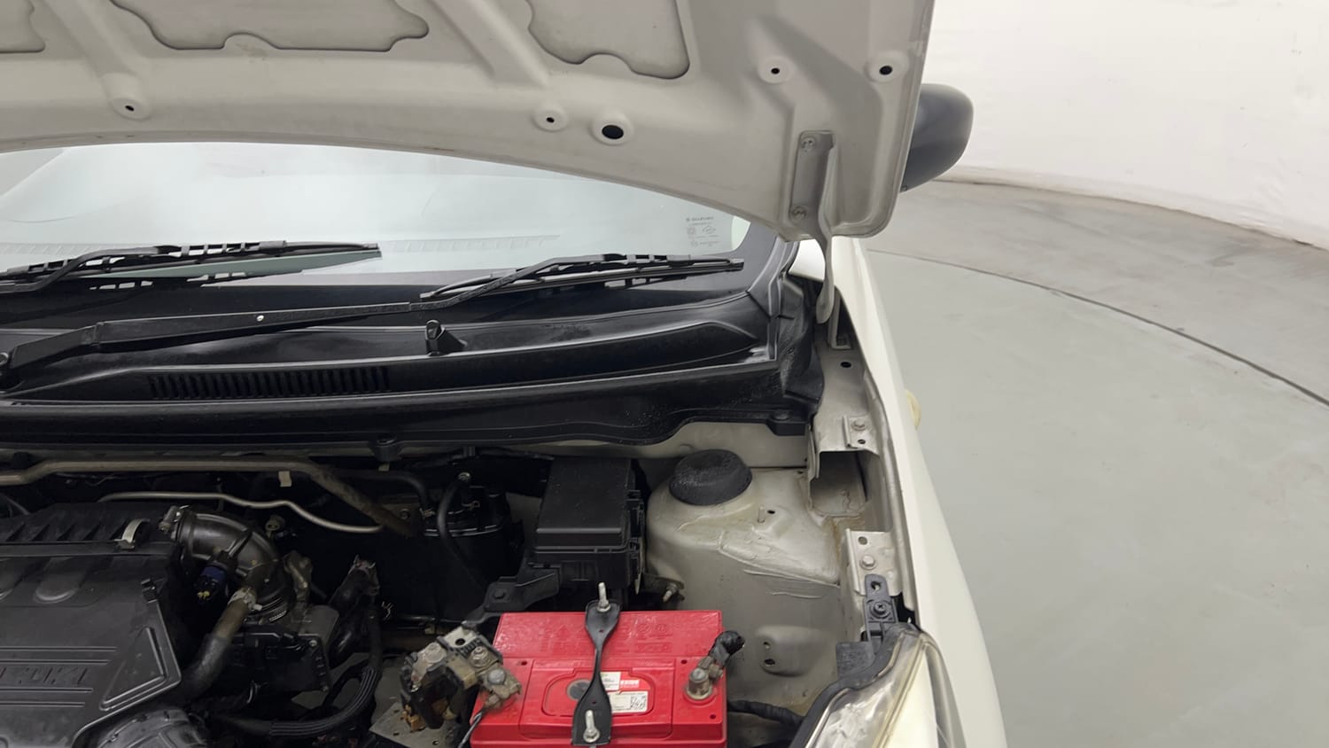 Used 2015 Maruti Suzuki Celerio VXi AMT Petrol Automatic engine ENGINE LEFT SIDE HINGE & APRON VIEW