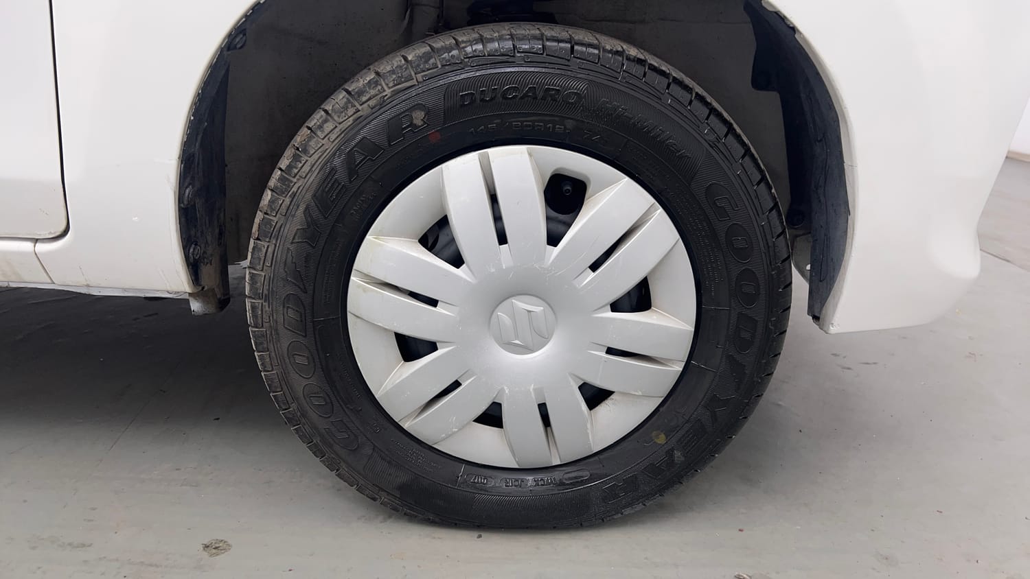 Used 2017 Maruti Suzuki Alto 800 LXi Petrol Manual tyres RIGHT FRONT TYRE RIM VIEW