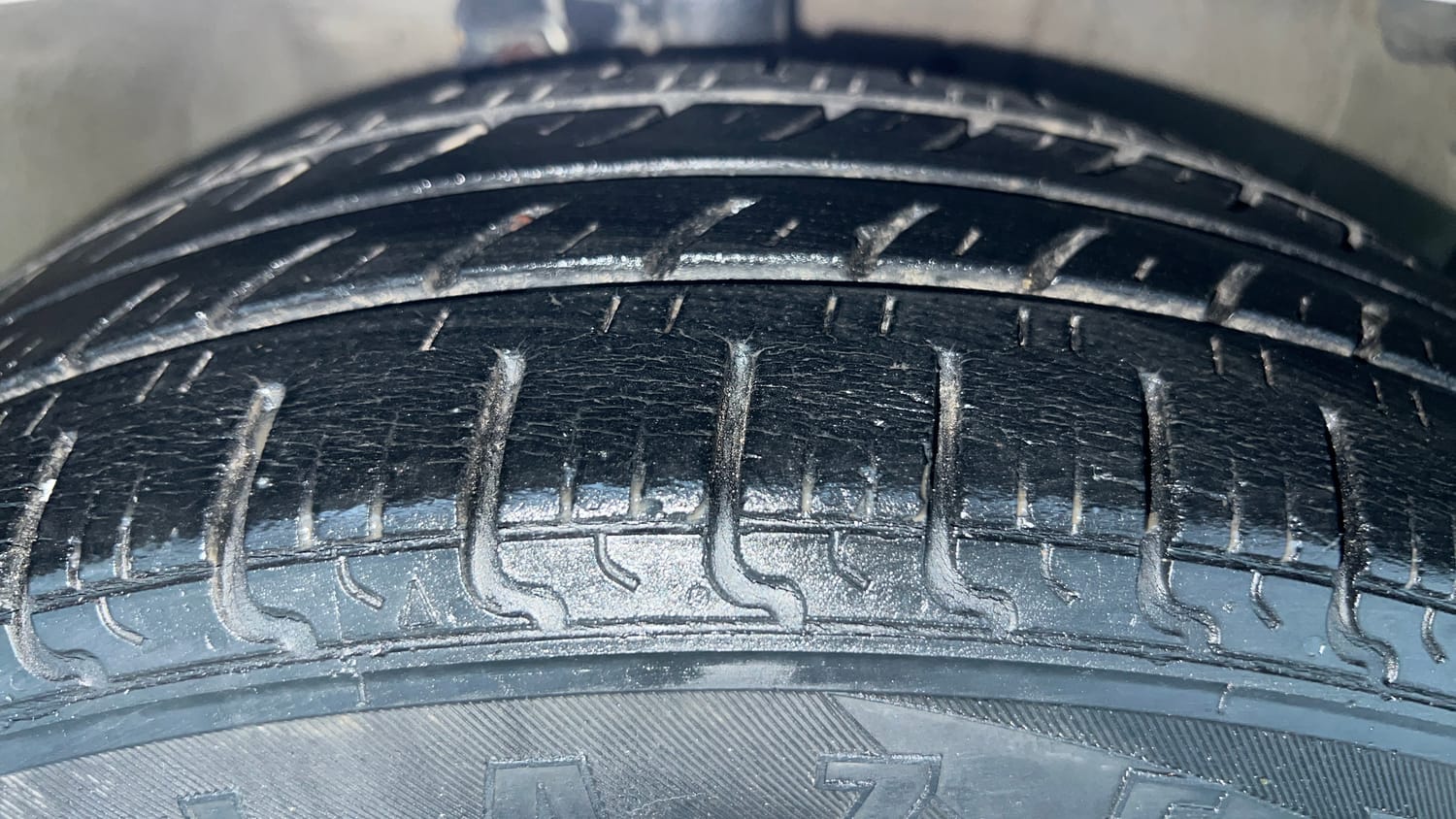 Used 2015 Maruti Suzuki Celerio VXi AMT Petrol Automatic tyres RIGHT FRONT TYRE TREAD VIEW
