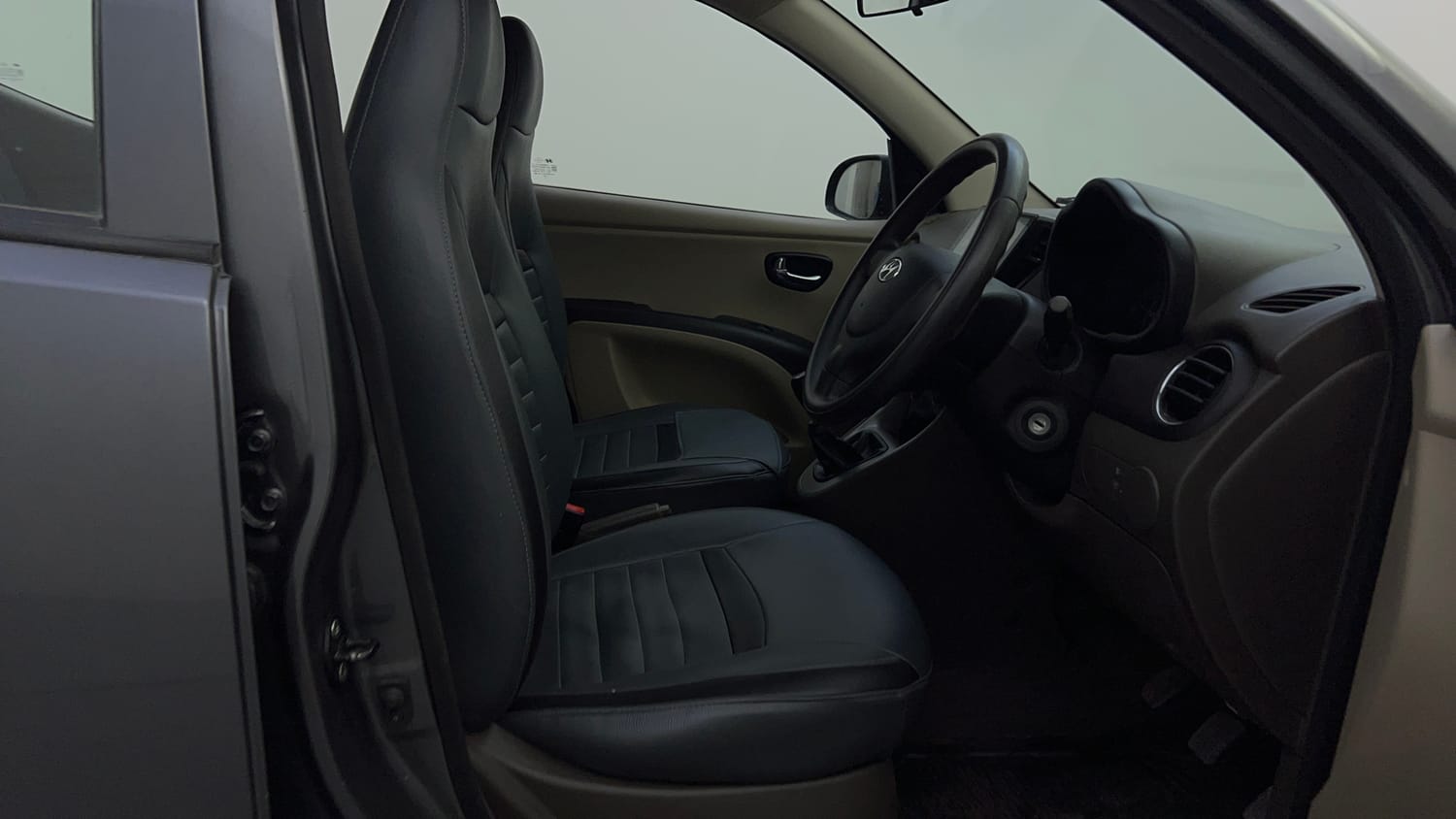 Used 2013 Hyundai i10 Sportz 1.2 Kappa2 Petrol Manual interior RIGHT SIDE FRONT DOOR CABIN VIEW