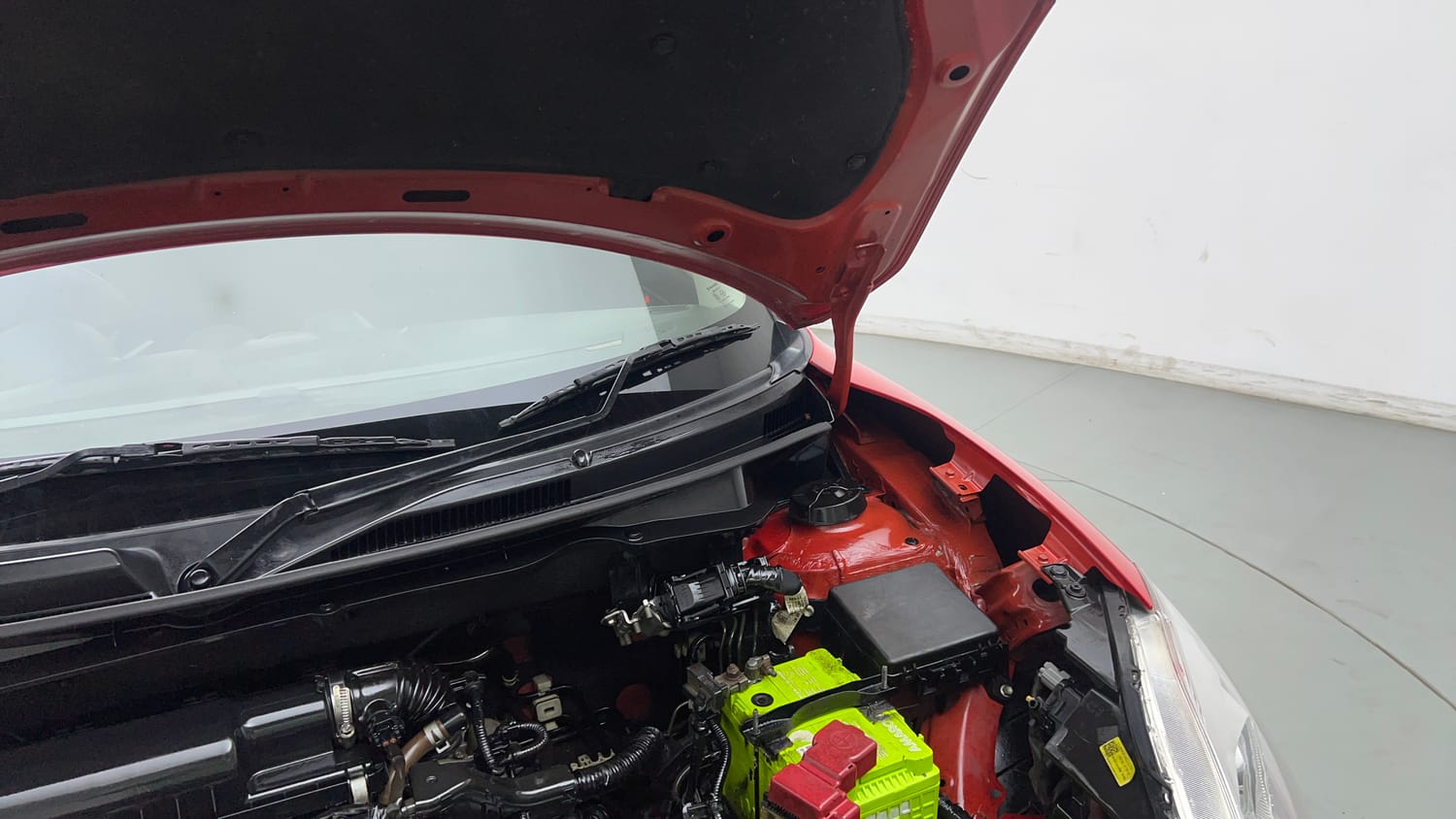 Used 2018 Maruti Suzuki Swift VXi Petrol Manual engine ENGINE LEFT SIDE HINGE & APRON VIEW