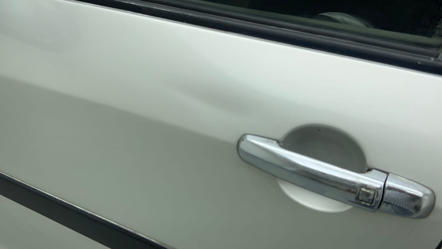 Used 2014 Maruti Suzuki Swift ZXi Petrol Manual dents MINOR DENT