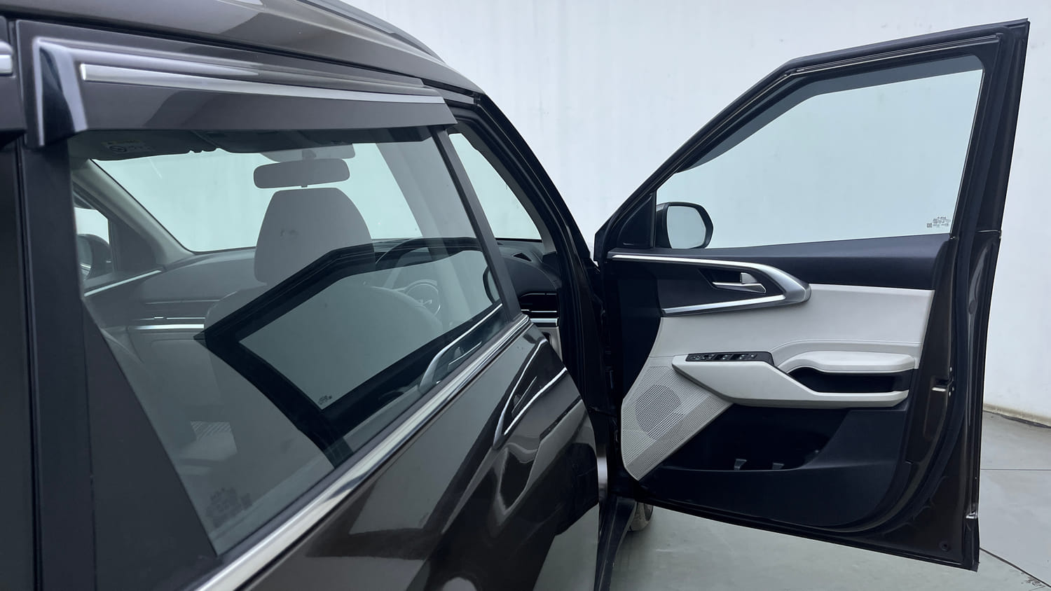 Used 2022 Kia Carens Prestige Plus 1.5 Diesel MT 7 STR Diesel Manual interior RIGHT FRONT DOOR OPEN VIEW