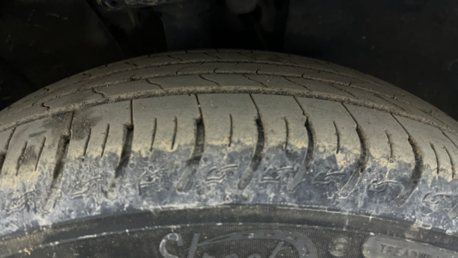 Used 2022 Kia Carens Prestige Plus 1.5 Diesel MT 7 STR Diesel Manual tyres RIGHT FRONT TYRE TREAD VIEW