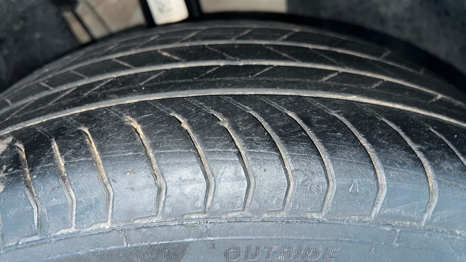 Used 2023 Skoda Kushaq Ambition 1.0L TSI MT Petrol Manual tyres RIGHT FRONT TYRE TREAD VIEW