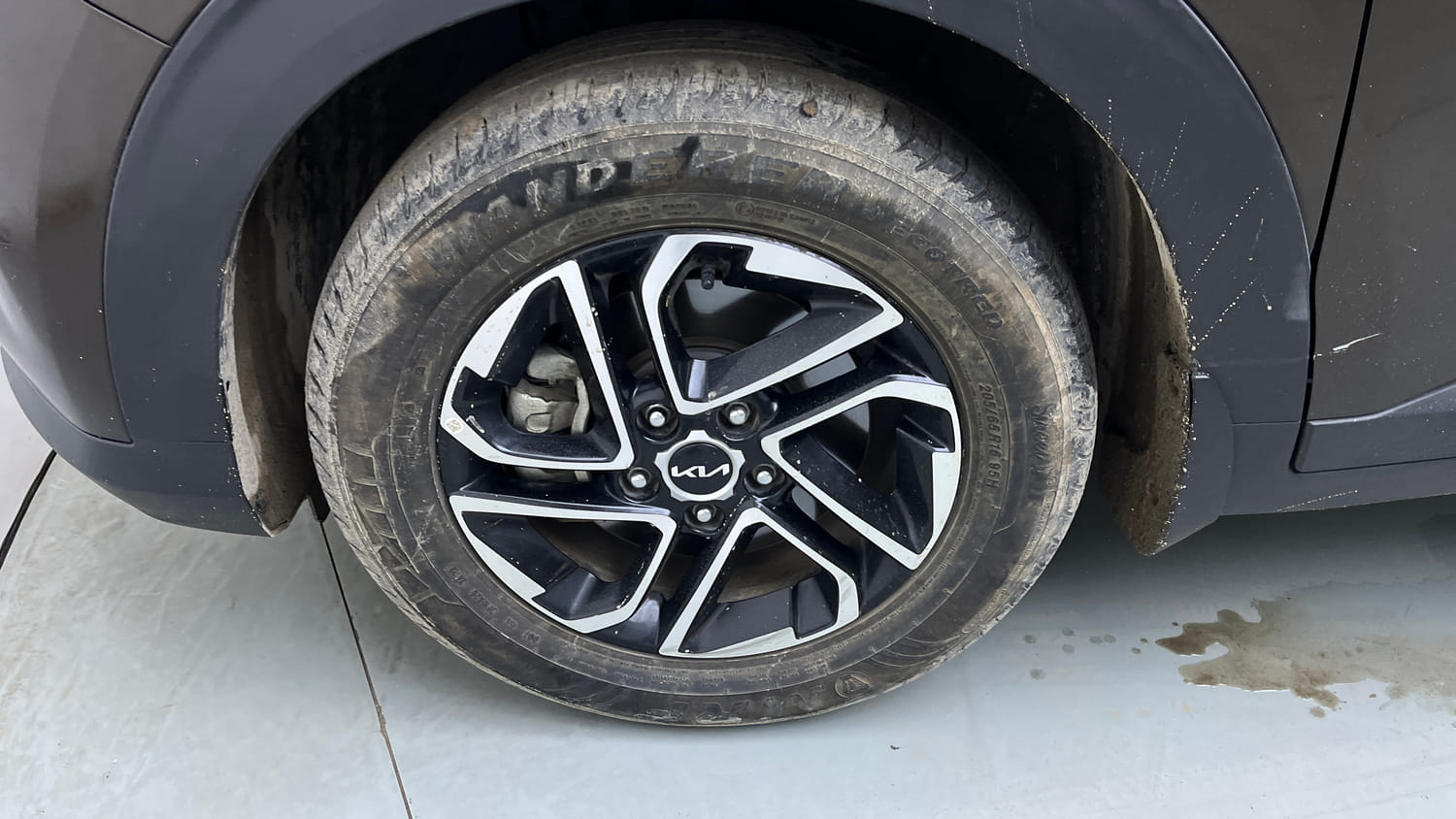 Used 2022 Kia Carens Prestige Plus 1.5 Diesel MT 7 STR Diesel Manual tyres LEFT FRONT TYRE RIM VIEW