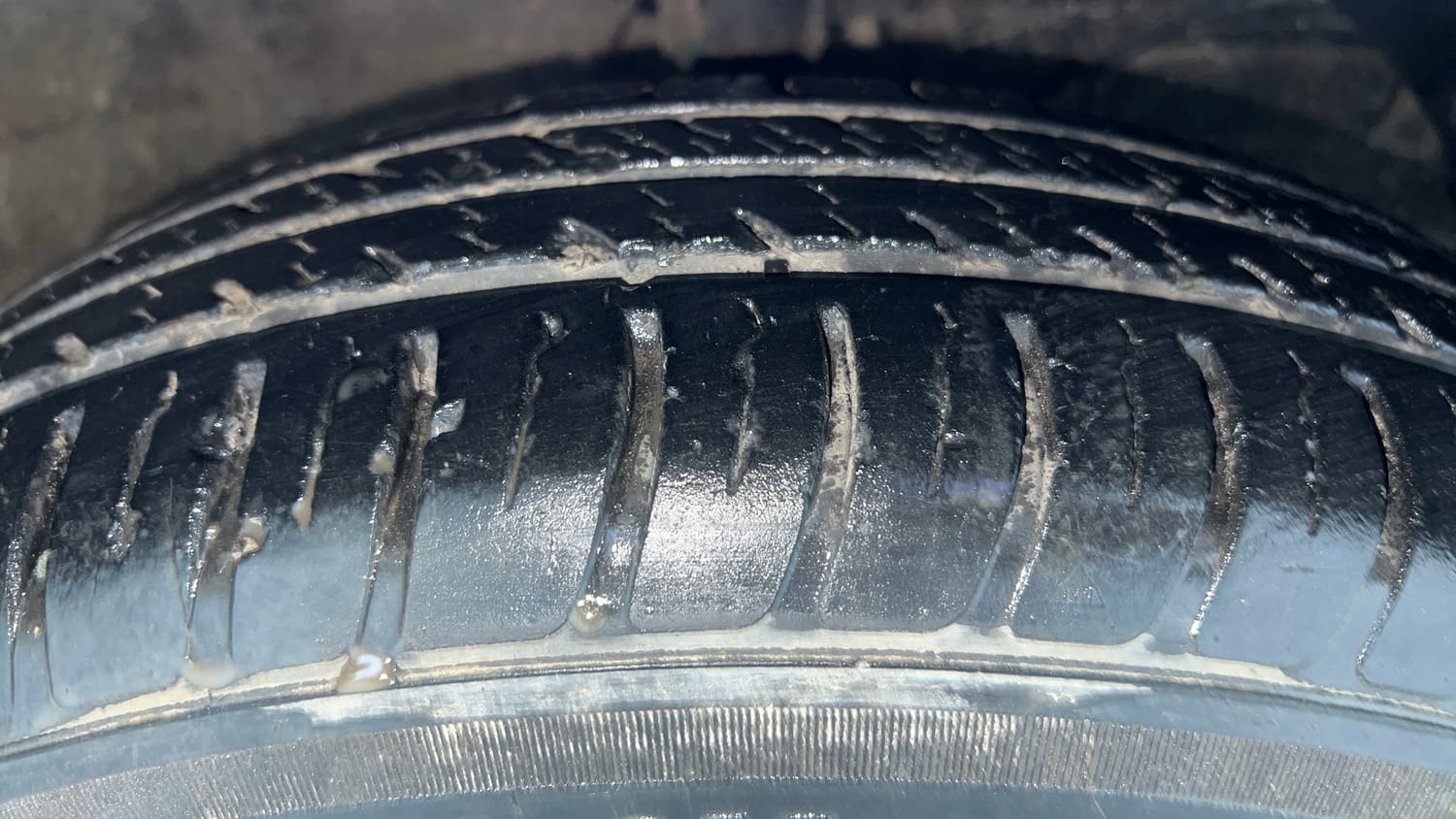 Used 2023 Maruti Suzuki Swift VXi Petrol Manual tyres RIGHT FRONT TYRE TREAD VIEW