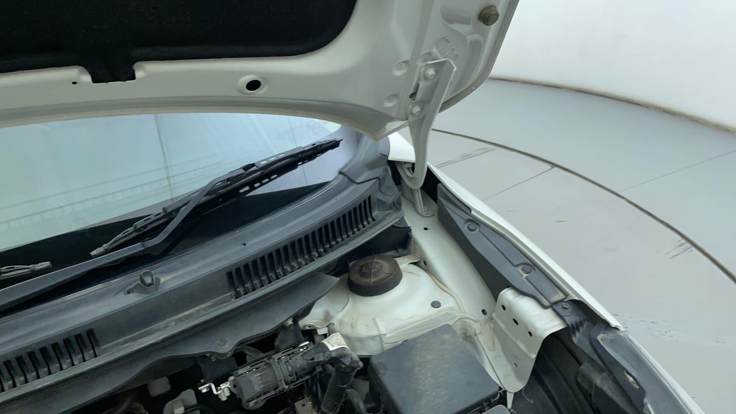Used 2024 Maruti Suzuki Baleno Delta AGS Petrol Automatic engine ENGINE LEFT SIDE HINGE & APRON VIEW
