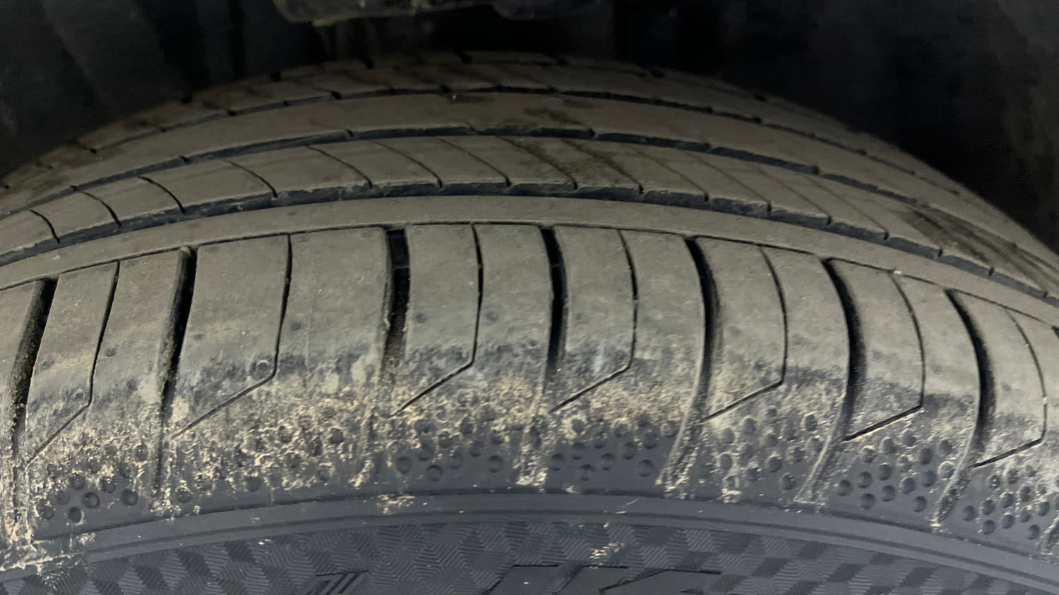 Used 2022 Jeep Compass Model S (O) Diesel 4x4 AT Diesel Automatic tyres RIGHT FRONT TYRE TREAD VIEW