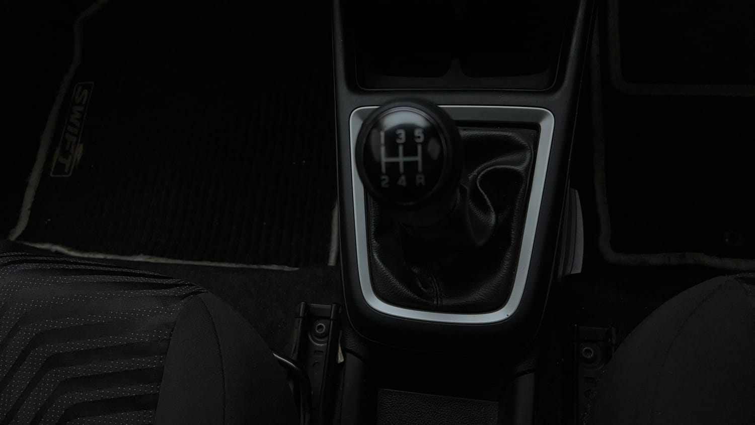 Used 2018 Maruti Suzuki Swift VXi Petrol Manual interior GEAR  KNOB VIEW