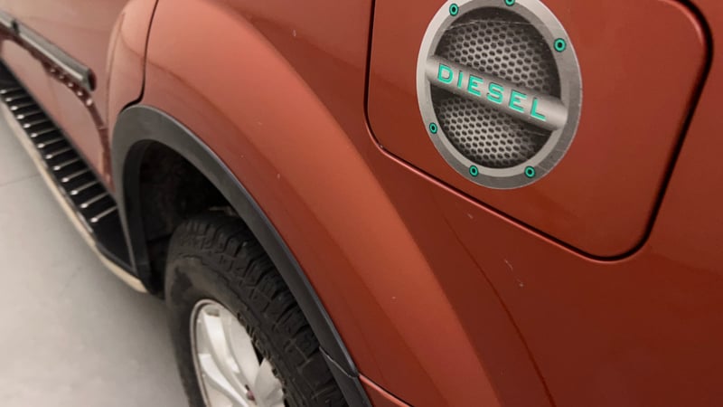 Used 2016 Mahindra XUV500 W10 AT Diesel Automatic dents MINOR SCRATCH