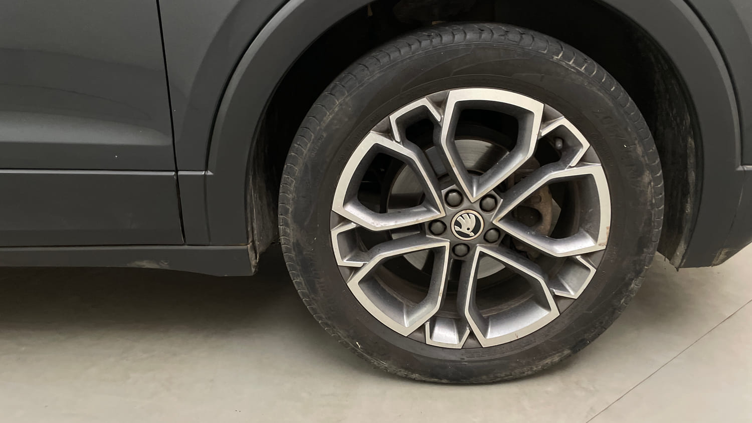Used 2024 Skoda Kushaq Style 1.0L TSI AT Petrol Automatic tyres RIGHT FRONT TYRE RIM VIEW