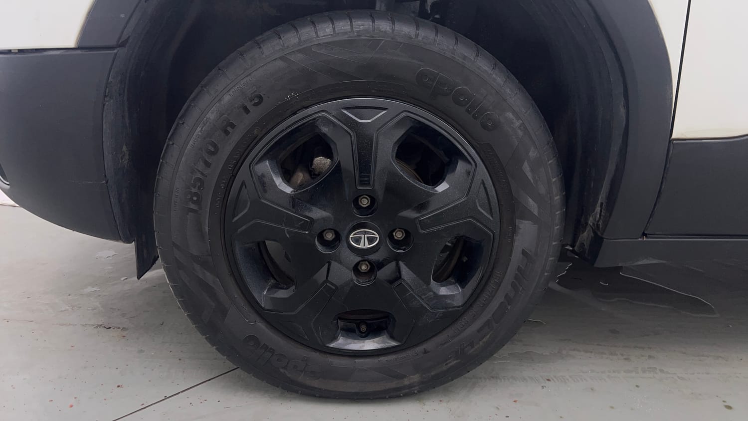 Used 2023 Tata Punch Accomplished AMT Petrol Automatic tyres LEFT FRONT TYRE RIM VIEW