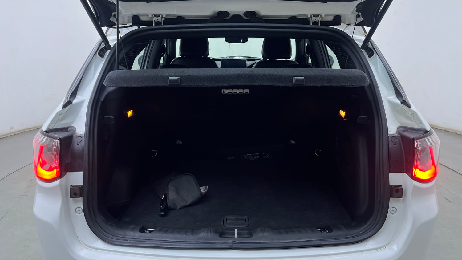 Used 2022 Jeep Compass Model S (O) Diesel 4x4 AT Diesel Automatic interior DICKY INSIDE VIEW