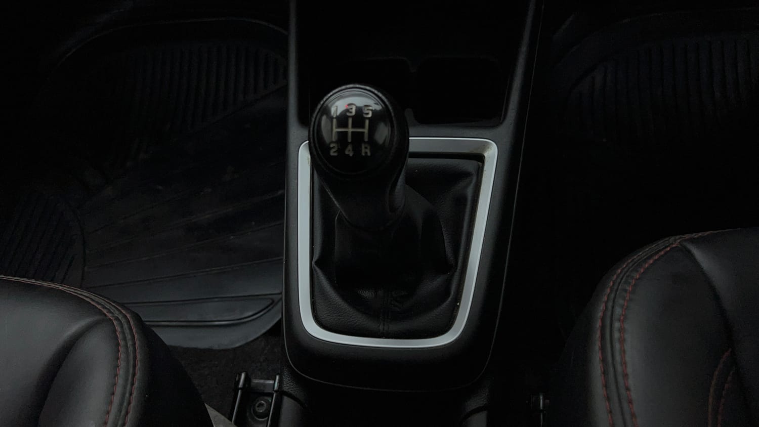 Used 2023 Maruti Suzuki Swift VXi Petrol Manual interior GEAR  KNOB VIEW