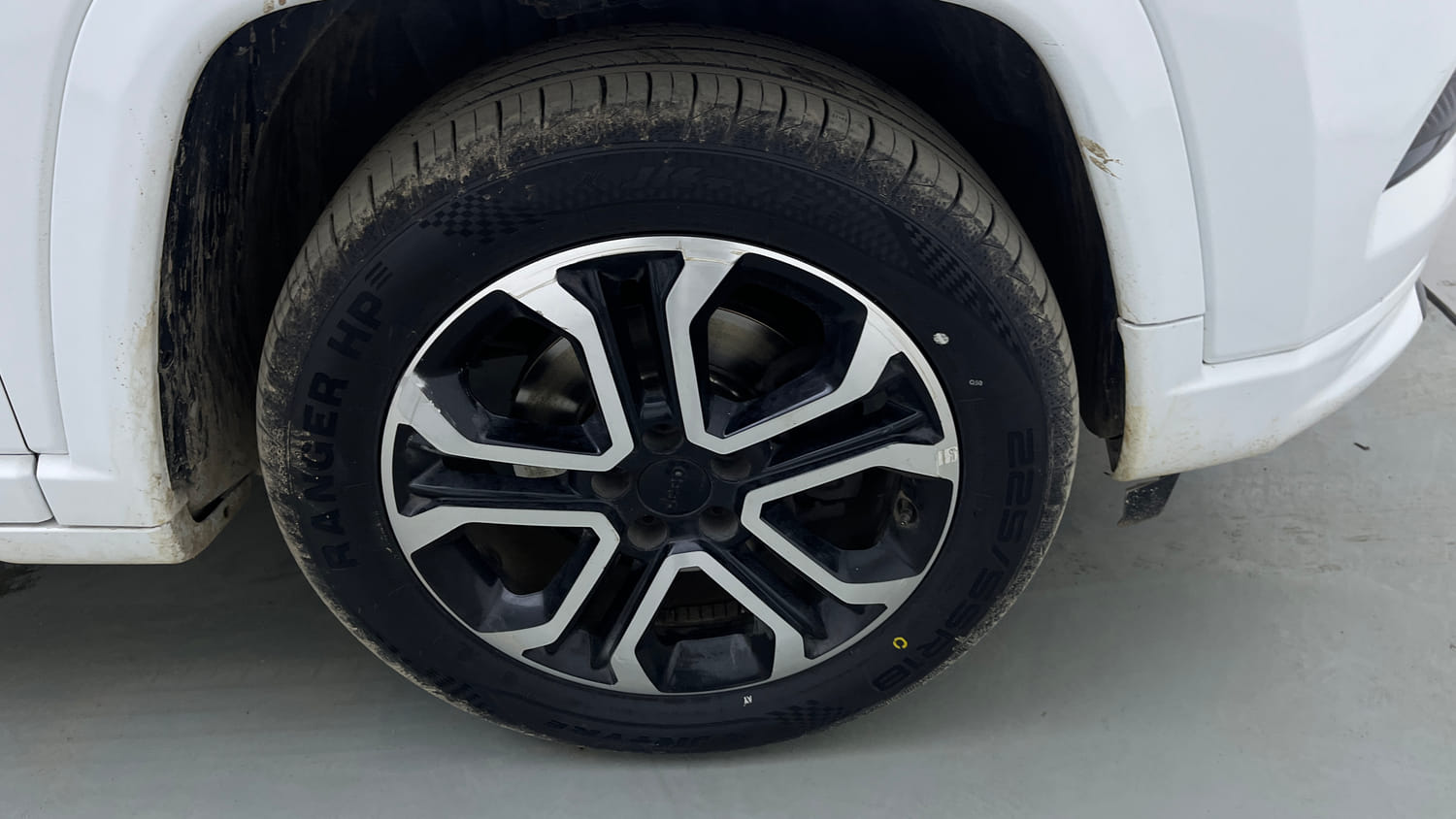 Used 2022 Jeep Compass Model S (O) Diesel 4x4 AT Diesel Automatic tyres RIGHT FRONT TYRE RIM VIEW