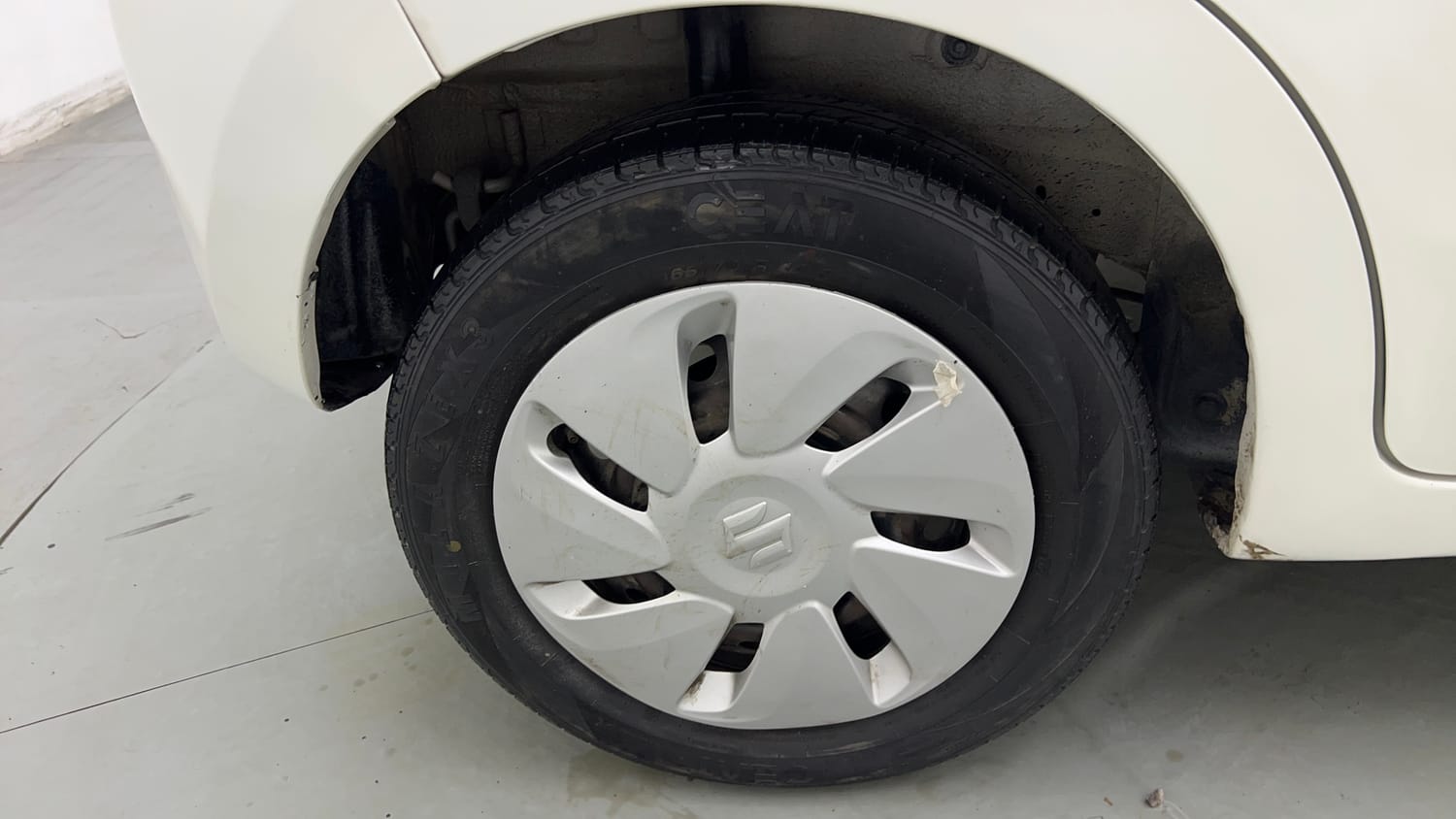 Used 2015 Maruti Suzuki Celerio VXi AMT Petrol Automatic tyres RIGHT REAR TYRE RIM VIEW