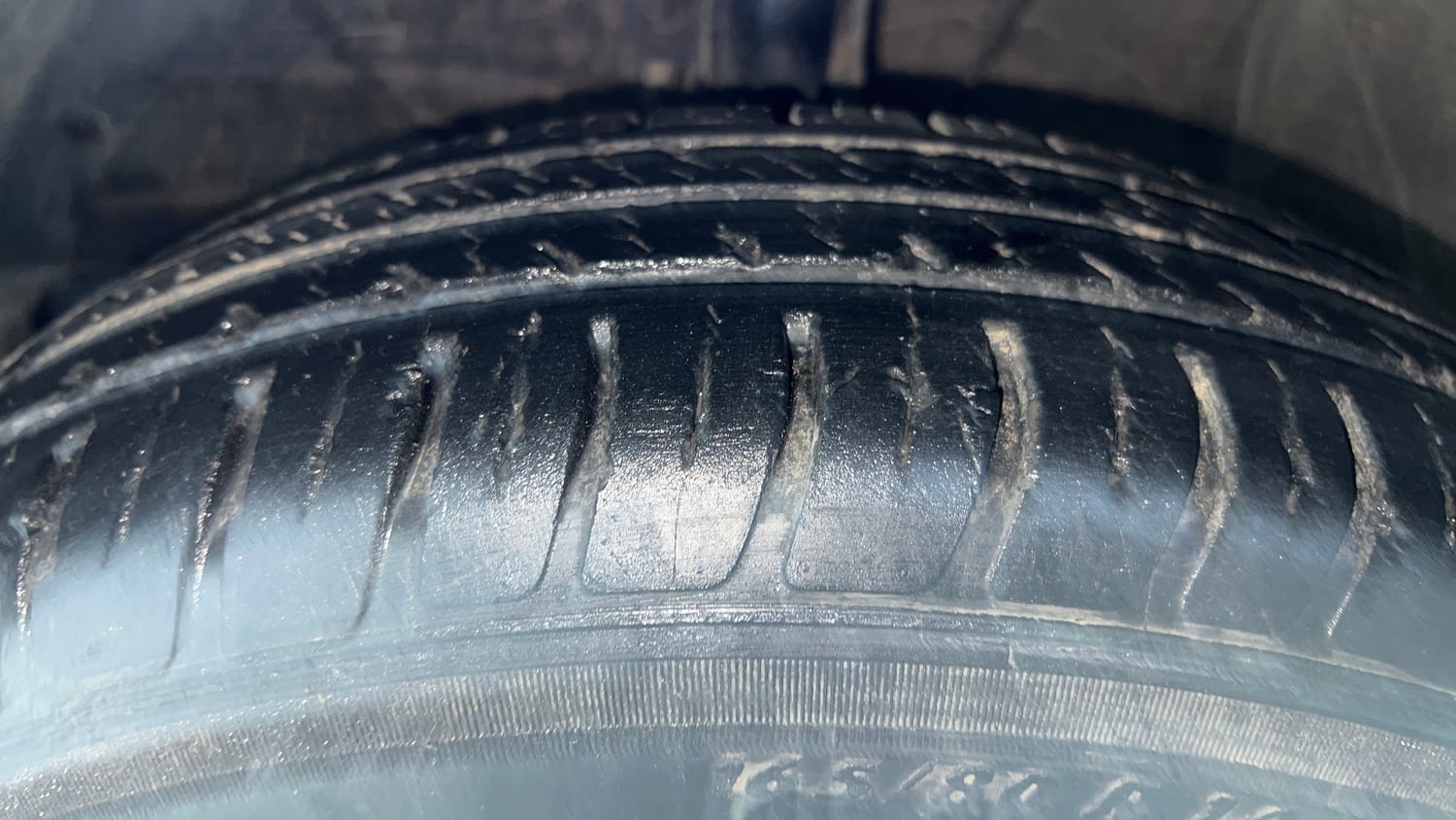 Used 2023 Maruti Suzuki Swift VXi Petrol Manual tyres LEFT FRONT TYRE TREAD VIEW