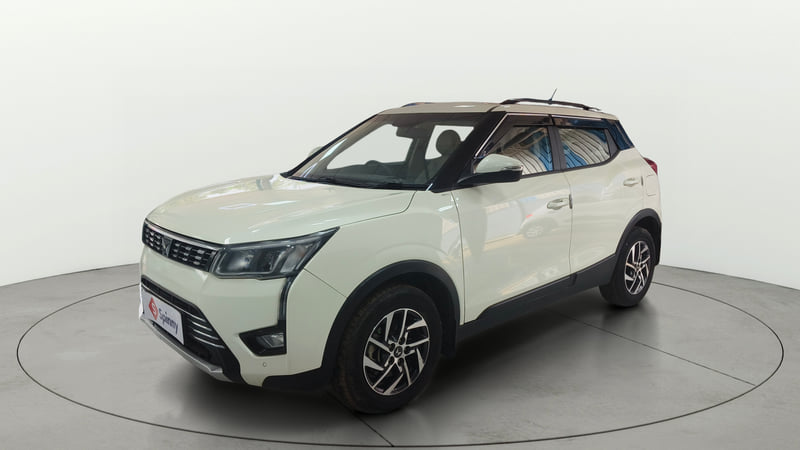 Used 2023 Mahindra XUV 300 W8 (O) 1.5 Diesel Diesel Manual exterior LEFT FRONT CORNER VIEW