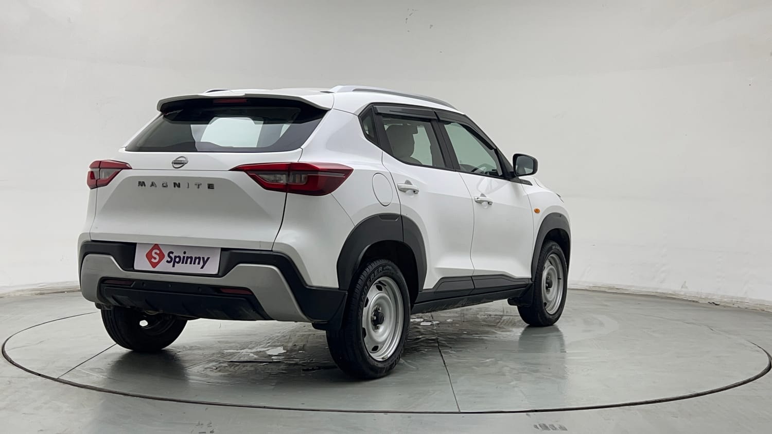 Used 2024 Nissan Magnite XE Petrol Manual exterior RIGHT REAR CORNER VIEW