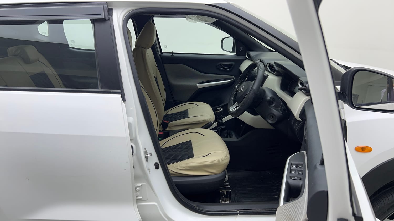Used 2024 Nissan Magnite XE Petrol Manual interior RIGHT SIDE FRONT DOOR CABIN VIEW