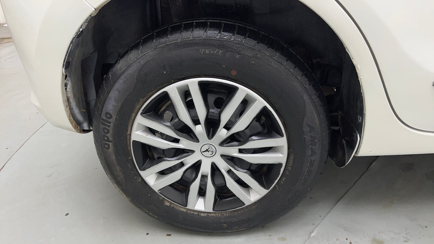Used 2023 Maruti Suzuki Swift VXi Petrol Manual tyres RIGHT REAR TYRE RIM VIEW