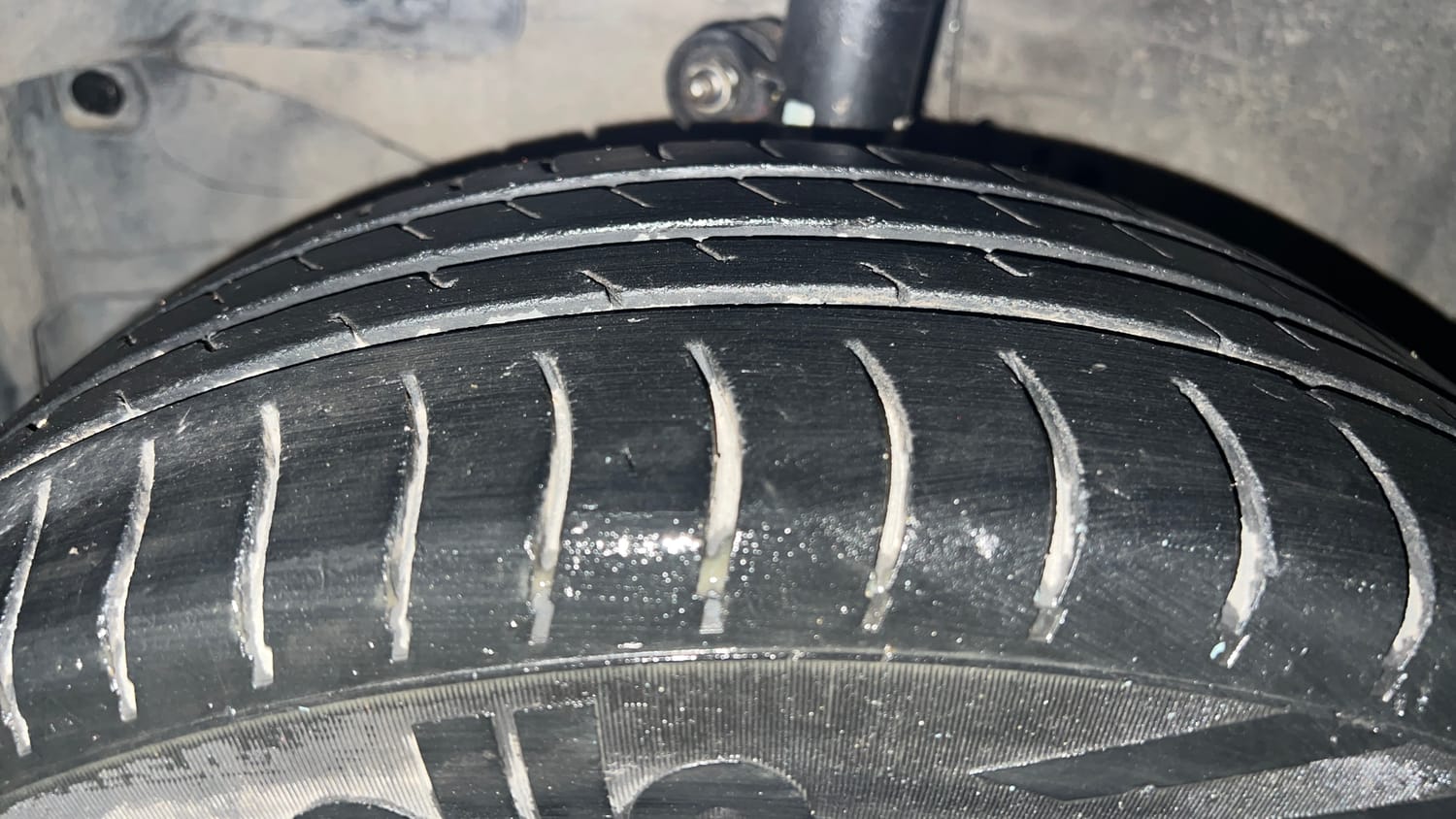 Used 2014 Honda Amaze 1.2 EX i-VTEC Petrol Manual tyres LEFT FRONT TYRE TREAD VIEW