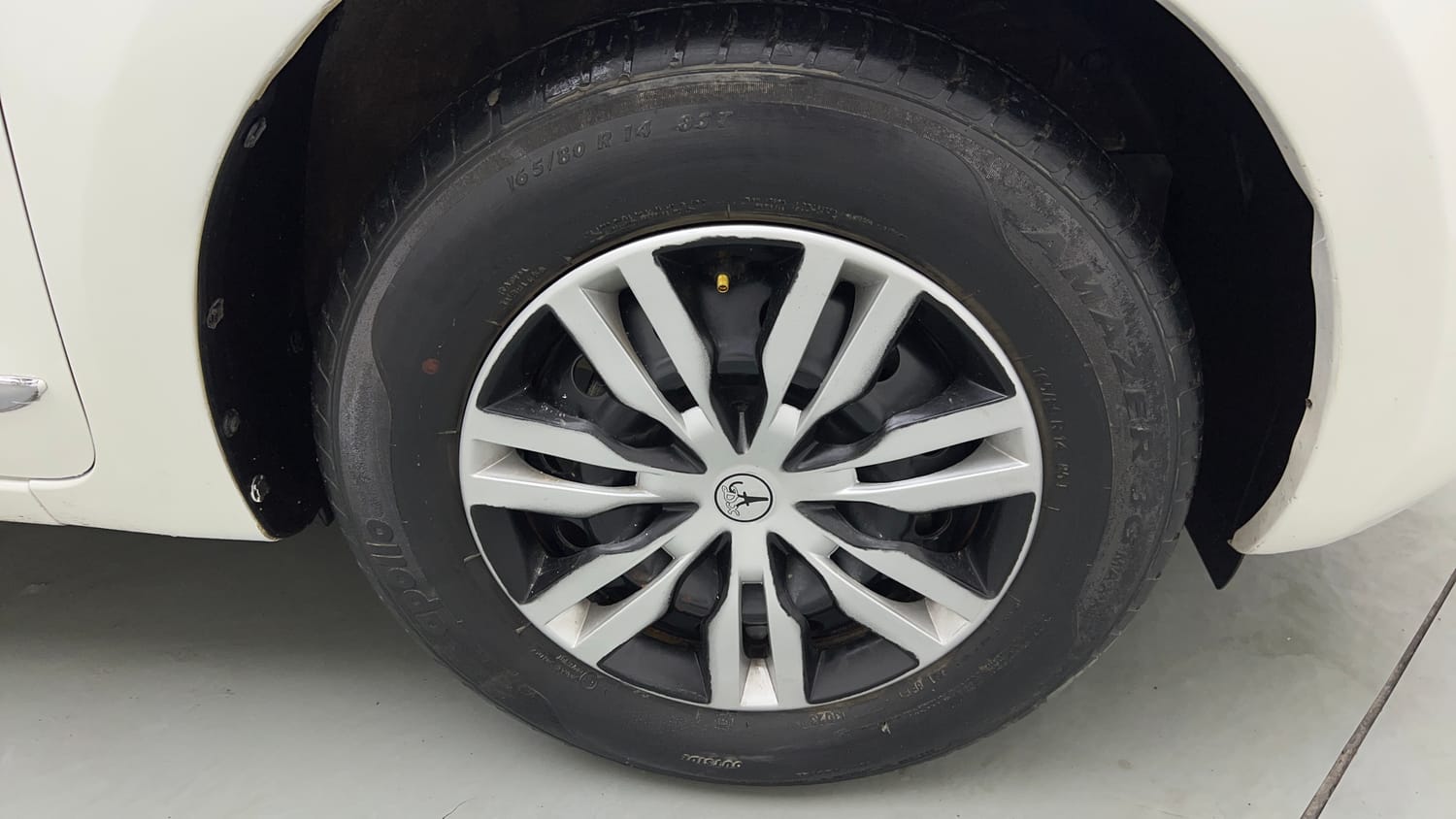 Used 2023 Maruti Suzuki Swift VXi Petrol Manual tyres RIGHT FRONT TYRE RIM VIEW