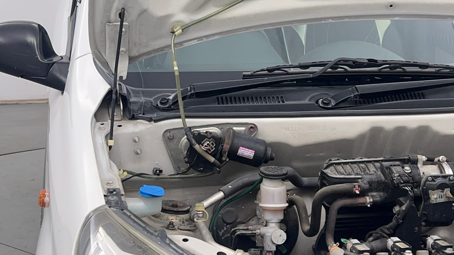 Used 2017 Maruti Suzuki Alto 800 LXi Petrol Manual engine ENGINE RIGHT SIDE HINGE & APRON VIEW