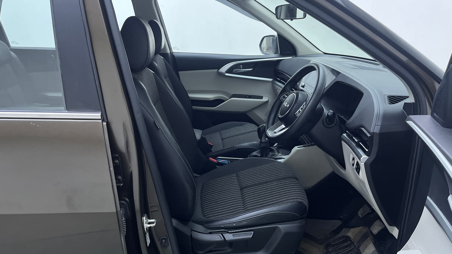 Used 2022 Kia Carens Prestige Plus 1.5 Diesel MT 7 STR Diesel Manual interior RIGHT SIDE FRONT DOOR CABIN VIEW