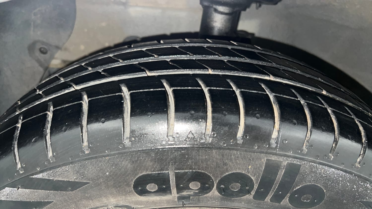 Used 2015 Hyundai Grand i10 Magna 1.2 Kappa VTVT Petrol Manual tyres LEFT FRONT TYRE TREAD VIEW