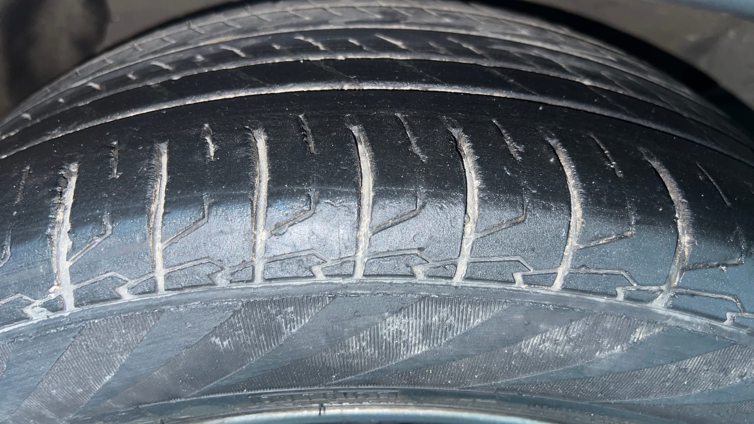 Used 2022 kia Seltos HTX 1.5 IVT Petrol Automatic tyres RIGHT FRONT TYRE TREAD VIEW