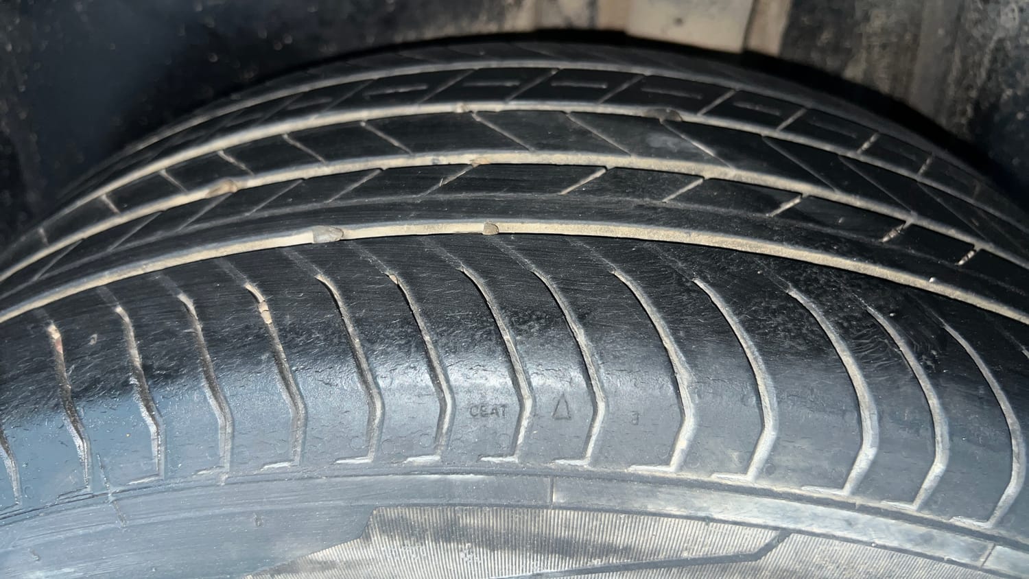 Used 2023 Skoda Kushaq Ambition 1.0L TSI MT Petrol Manual tyres LEFT REAR TYRE TREAD VIEW