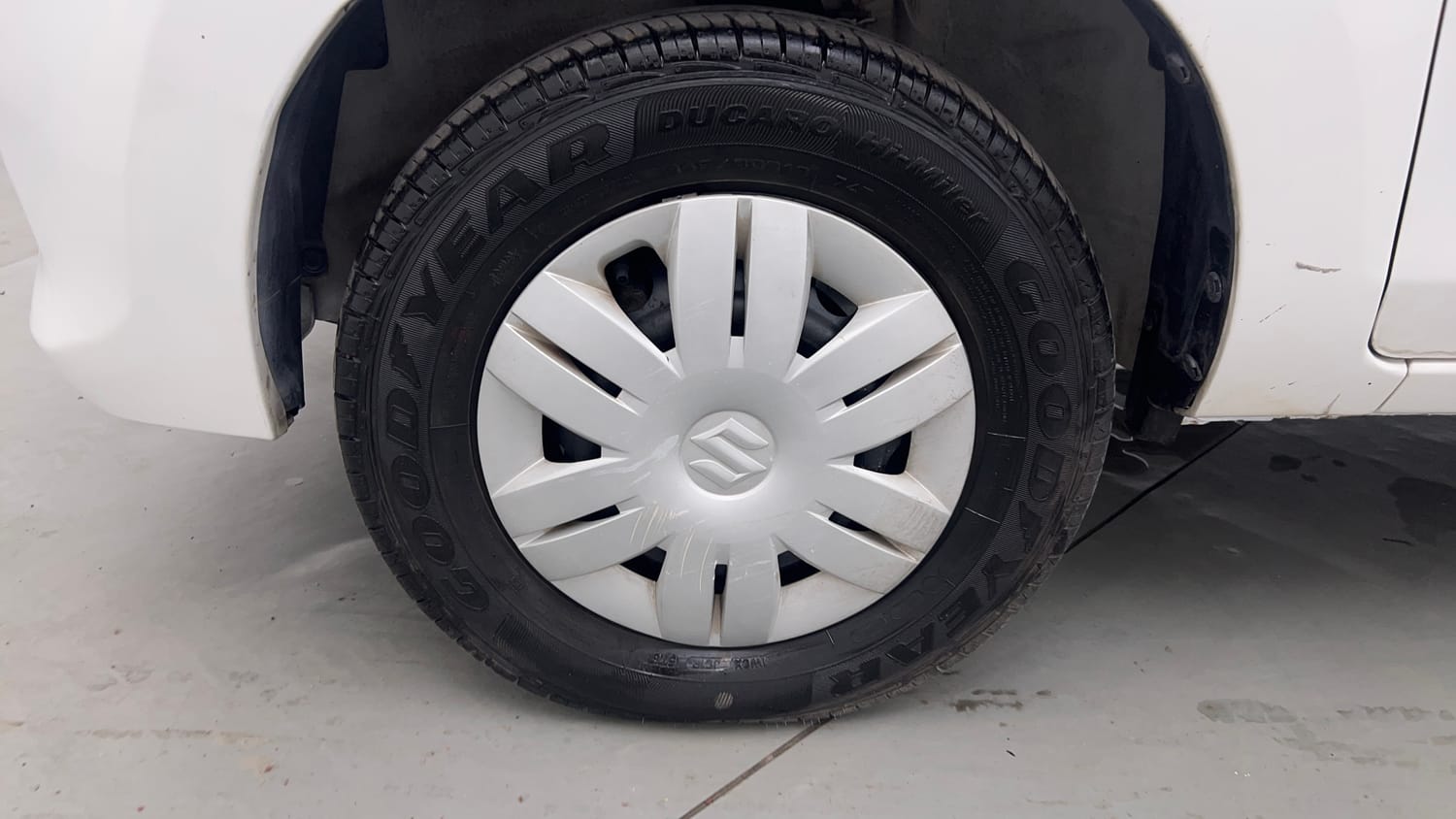 Used 2017 Maruti Suzuki Alto 800 LXi Petrol Manual tyres LEFT FRONT TYRE RIM VIEW