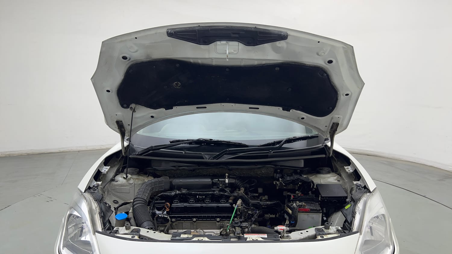 Used 2023 Maruti Suzuki Swift VXi Petrol Manual engine ENGINE & BONNET OPEN FRONT VIEW