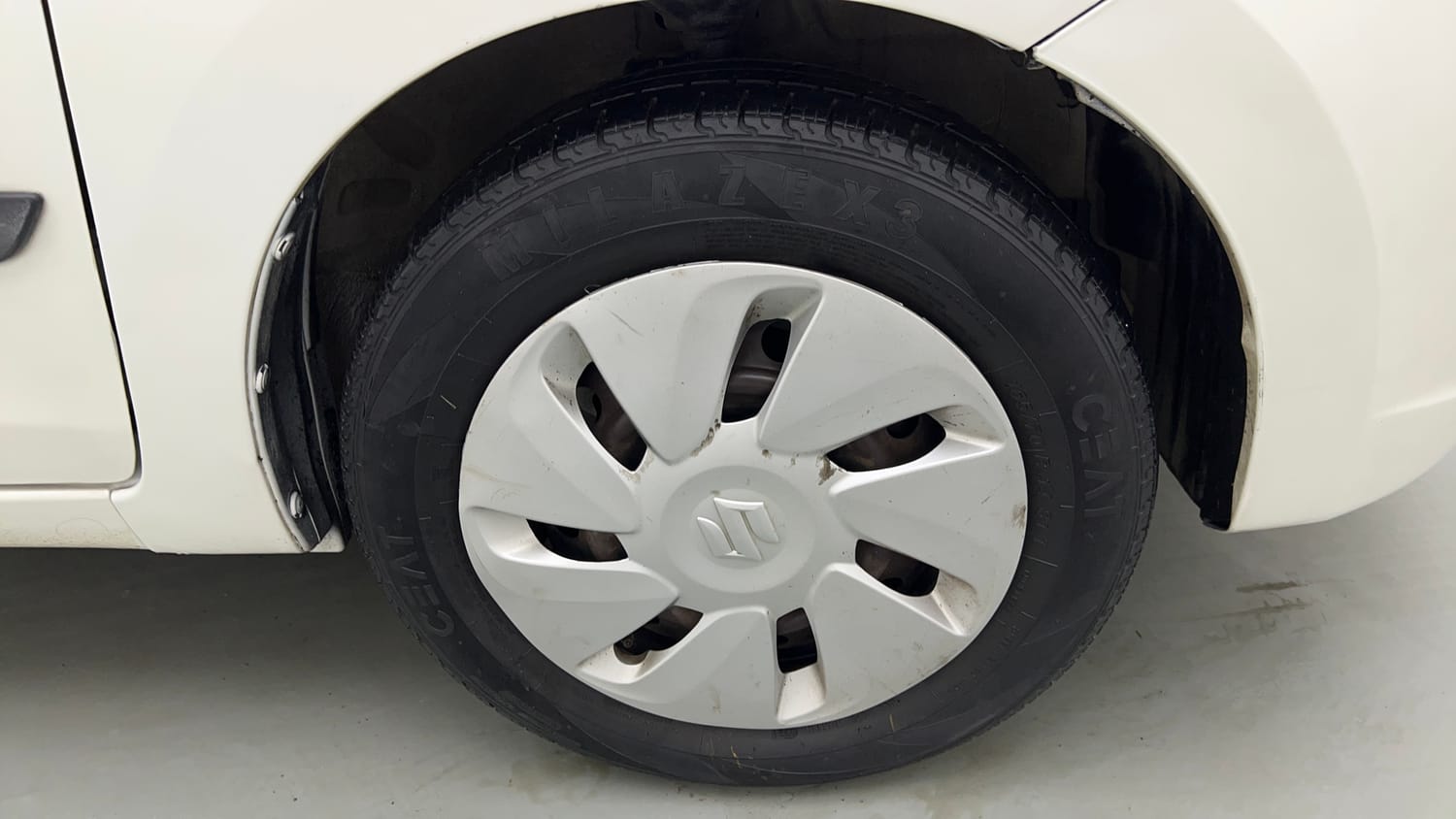 Used 2015 Maruti Suzuki Celerio VXi AMT Petrol Automatic tyres RIGHT FRONT TYRE RIM VIEW
