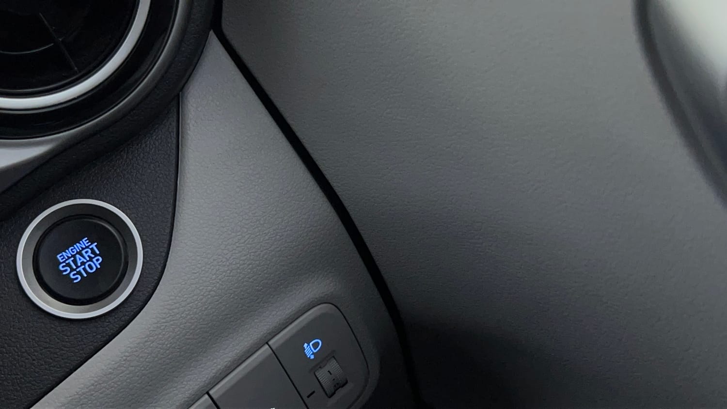 Used 2025 Hyundai Grand i10 Nios Asta 1.2 Kappa AMT Petrol Automatic top_features Keyless start