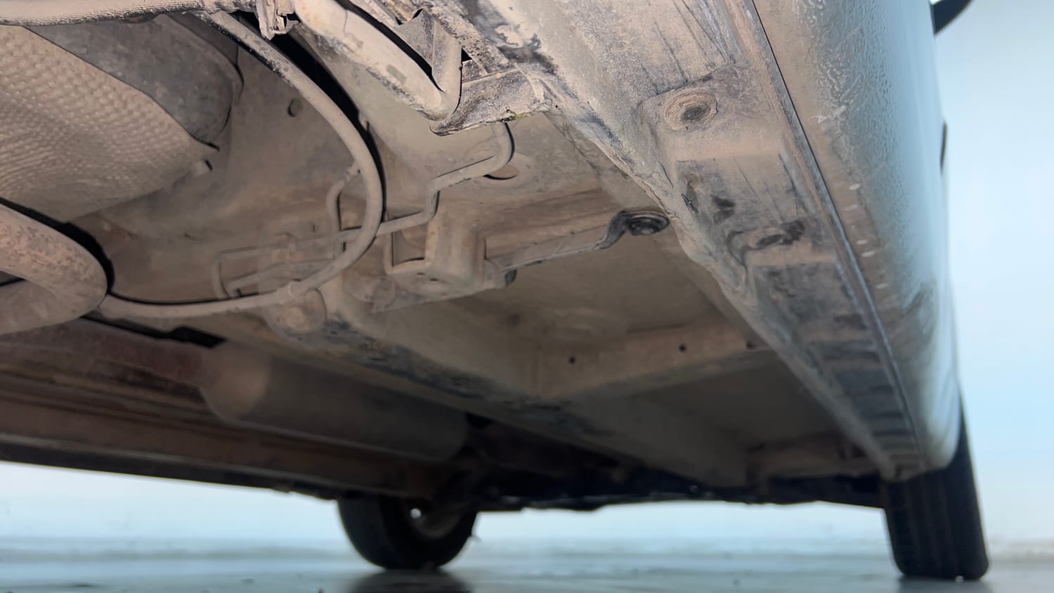 Used 2014 Maruti Suzuki Swift ZXi Petrol Manual extra REAR RIGHT UNDERBODY VIEW